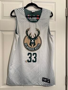 Milwaukee Bucks #33 Reversible Green, White Tank Jersey Size M Adult